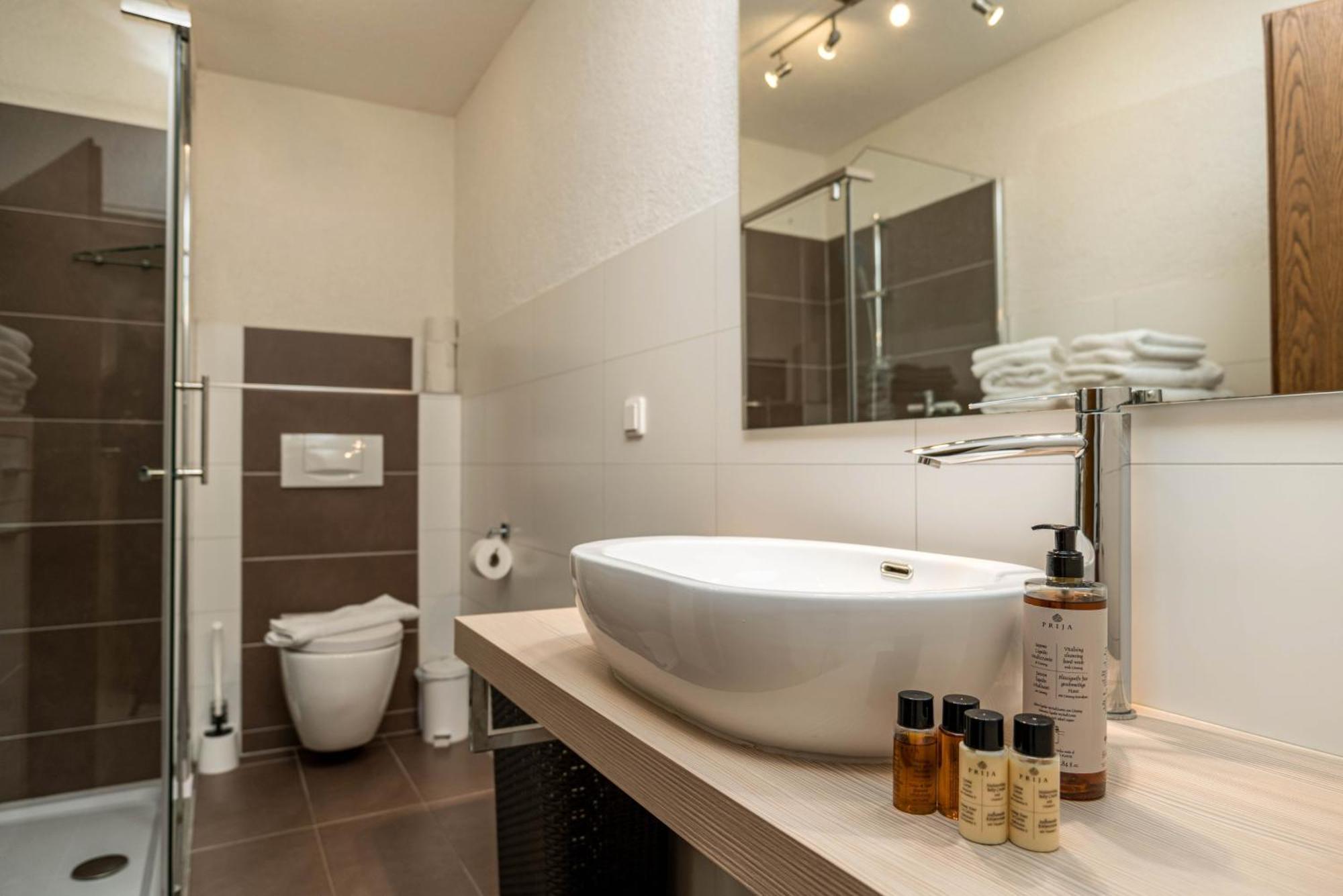 קלוטן Riesling Appartement For 2 - 4 People - Billiards - Balcony With Mosel View - Parking - Wine Barrel Bar - Fully Equipped Kitchen - Netflix - Waiputv - 3 Km From Cochem מראה חיצוני תמונה